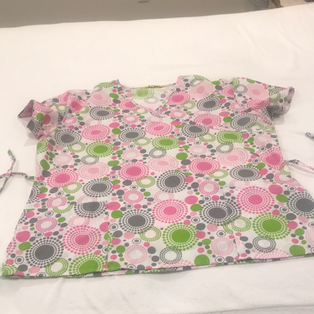 Omen’s Scrub Top